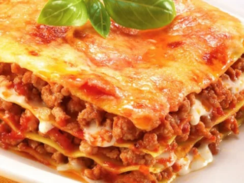 Ricetta della Settimana: Lasagna alla Bolognese, un Classico della Cucina Emiliana